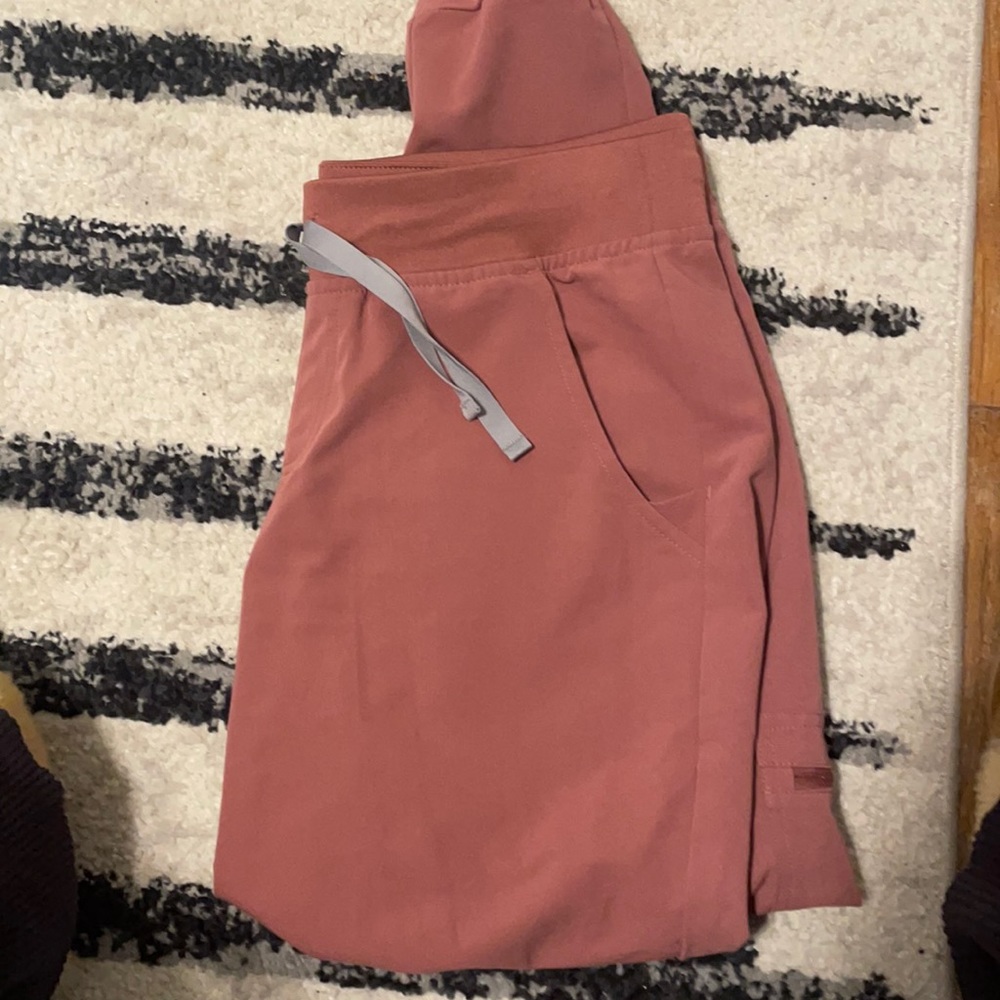 Fig zamaro scrubs size medium color mauve